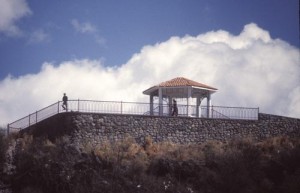 Looking up at Mirador from the plaza, Alamos, Sonora, Mwxico. Photo by Anders Tomlinson.